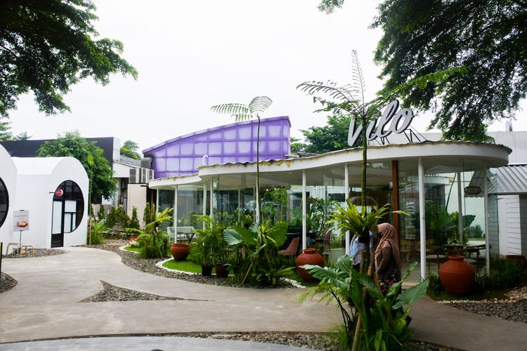 Tempat wisata dan kuliner bernama De Park di Green Terrace Taman Mini Indonesia Indah, Jakarta Timur, Rabu (24/11/2021).