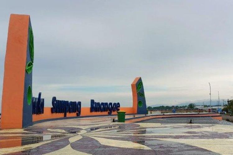 Anjungan Pantai Sumpang Binangae, Kab. Barru, Sulsel salah satu tempat wisata yang bisa dikunjungi penumpang KA Trans Sulawesi