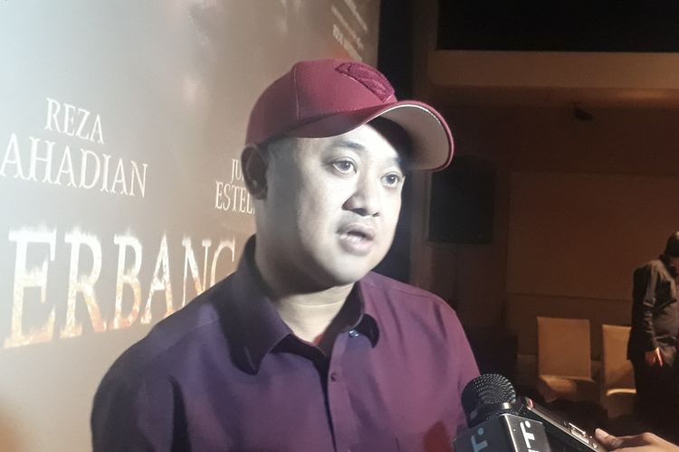 Rizal Mantovani sedang membahas soal film terbaru yang disutradarainya, yang berjudul Gerbang Neraka di XXI Plaza Indonesia, Jakarta Pusat, Senin (21/8/2017).