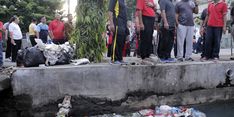 Dapati Drainasi Tertutup Sampah dan Semen, Hendi Geleng-Geleng Kepala