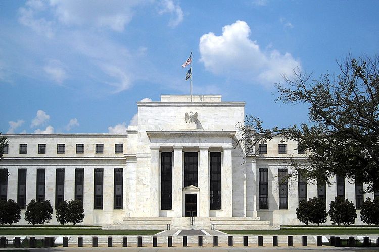 Federal Reserve System yang merupakan bank sentral Amerika Serikat.