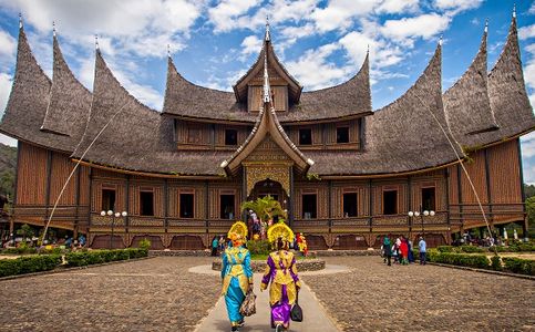 Striding the Corridors of an Iconic West Sumatra Palace