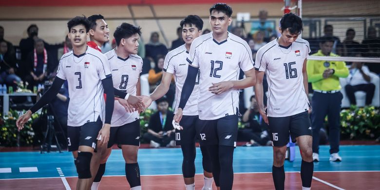 Pemain Timnas Voli Putra Indonesia saat beraksi di lapangan.
