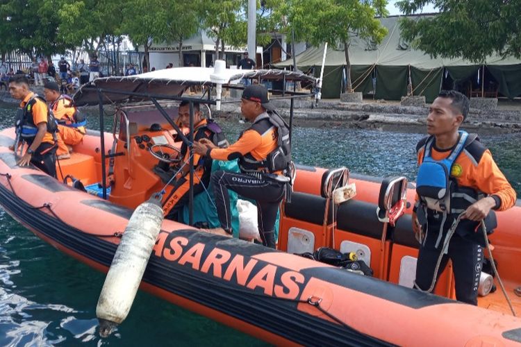 Foto: Tim penyelam gabungan sudah berada di Pelabuhan Lorens Say Maumere untuk mengecek kondisi KM Sirimau.