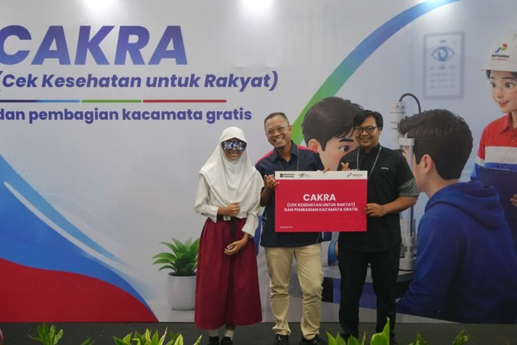 PGN Beri Akses Kesehatan Mata Buat 300 Siswa dan Warga