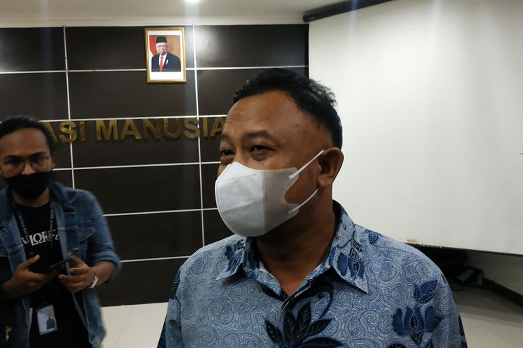 Komisioner bidang pemantauan dan penyelidikan Komnas HAM, Choirul Anam, saat menyampaikan keterangan kepada wartawan terkait  Tragedi Kanjuruhan, Malang, 1 Oktober 2022, pada Rabu (19/10/2022).