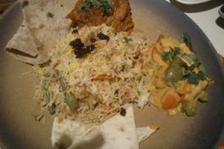 Main Course untuk menu Flavours of India di Le Meridien Hotel Jakarta yaitu Nasi Biryani, Chicken Tikka Masala dan Bowli Handi