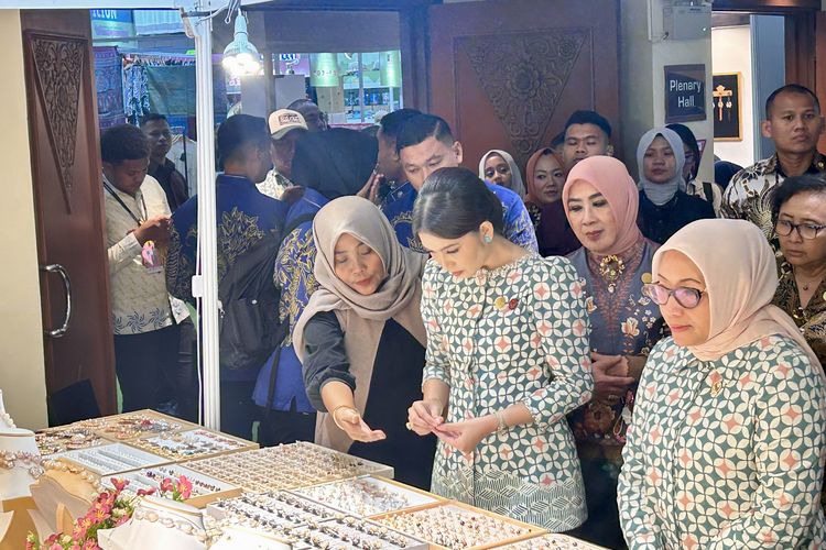 Penampilan Selvi Ananda di Pembukaan INACRAFT 2026 di Jakarta Convention Center (JCC), Jakarta Pusat, Rabu (4/2/2026).