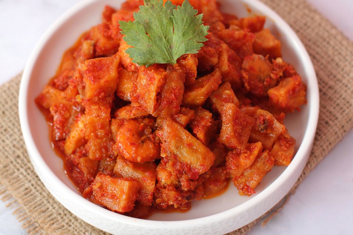 ilustrasi sambal goreng kentang. 