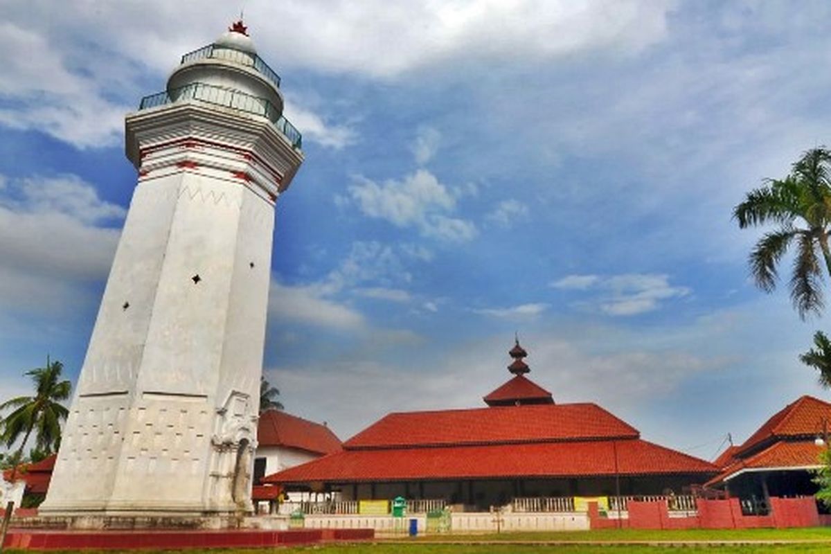 Sejarah Masjid Agung Banten, Masjid Berusia 5 Abad Peninggalan ...