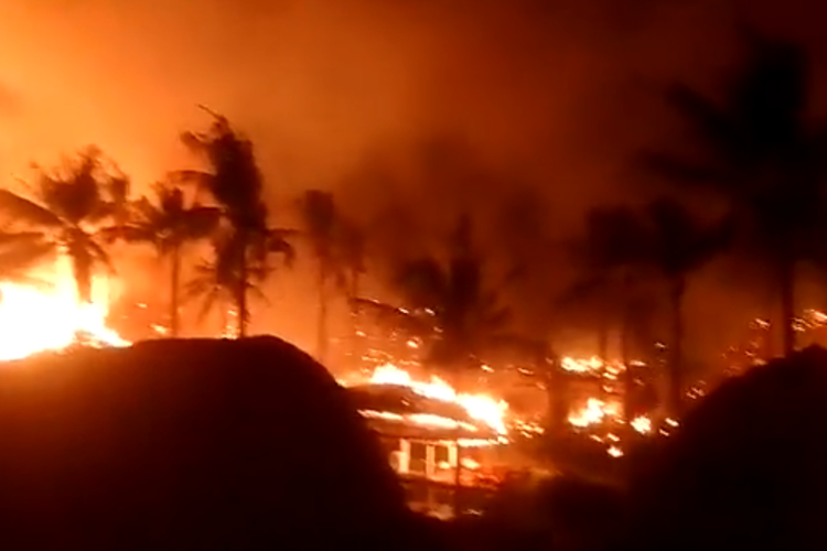 Tangkapan layar video detik-detik kebakaran hotel Jambuluwuk Lombok yang beredar di media sosial.