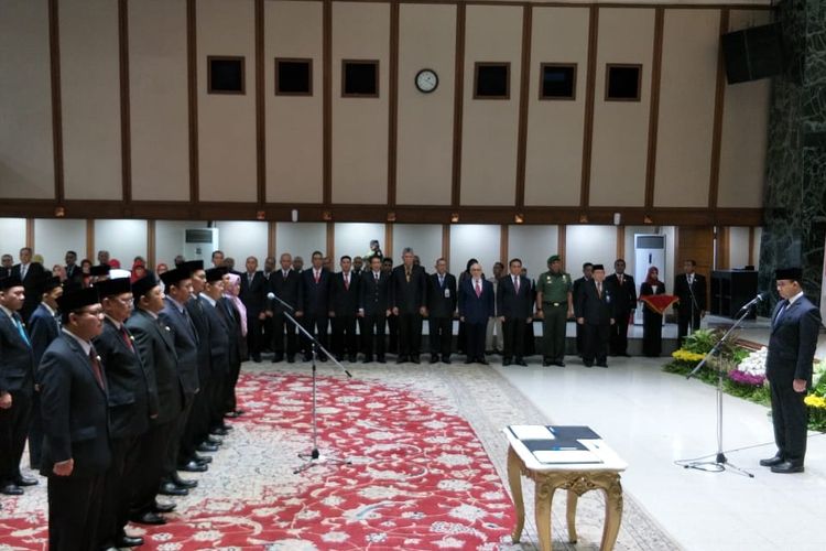Gubernur DKI Jakarta Anies Baswedan melantik 16 pejabat eselon II atau jabatan pimpinan tinggi pratama di Balai Kota DKI Jakarta, Senin (8/7/2019).