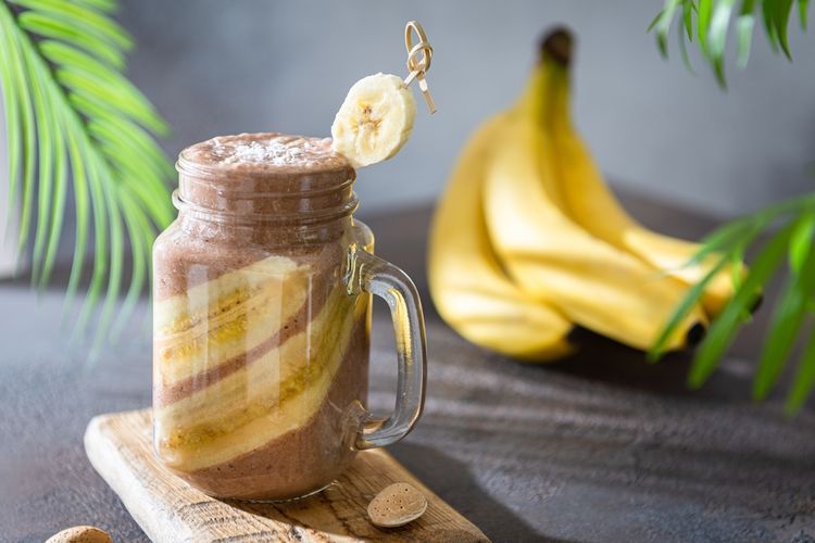 Iilustrasi cokelat pisang smoothies. 