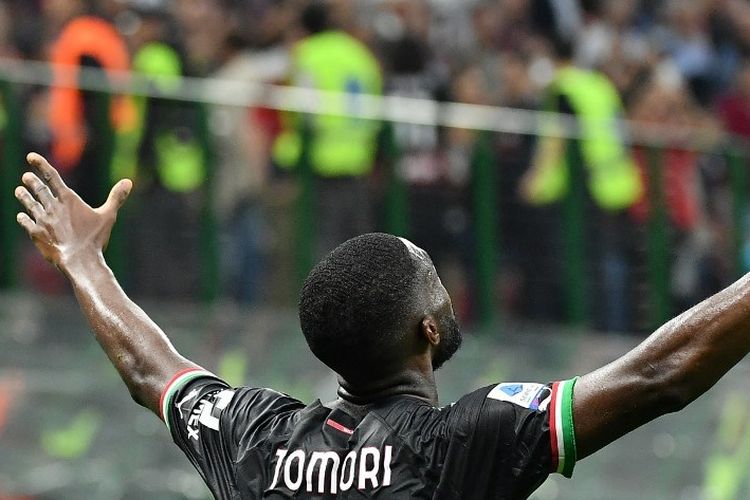 Fikayo Tomori melakukan selebrasi usai mencetak gol dalam laga pekan ke-9 Serie A alias Liga Italia 2022-2023 antara AC Milan vs Juventus di Stadion San Siro, 8 Oktober 2022.