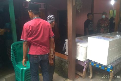 Hujan Deras Guyur Pemakaman TKW Grobogan dan Balitanya Korban Tenggelam di Batam