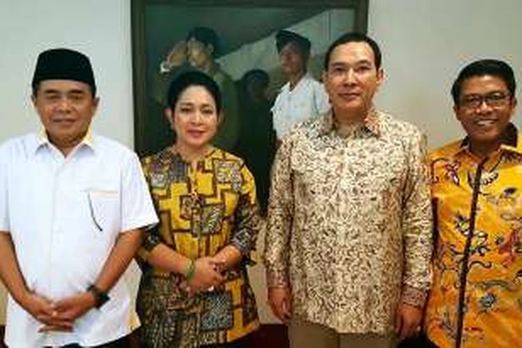 Ade Komarudin bersama Titiek Soeharto, Tommy Soeharto dan M Misbakhun usai pertemuan di Wisma Granadi, Jakarta Selatan, Selasa (10/5/2016).