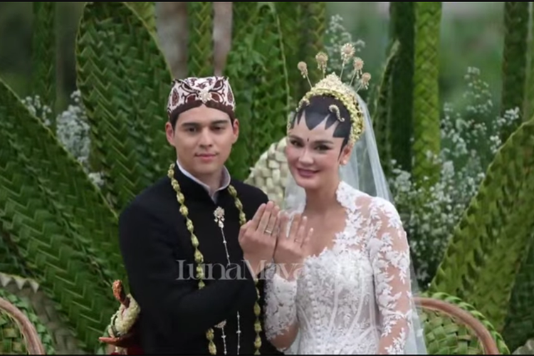 Resmi Menikahi Luna Maya, Maxime Bouttier Tampil Gagah dengan Beskap Hitam