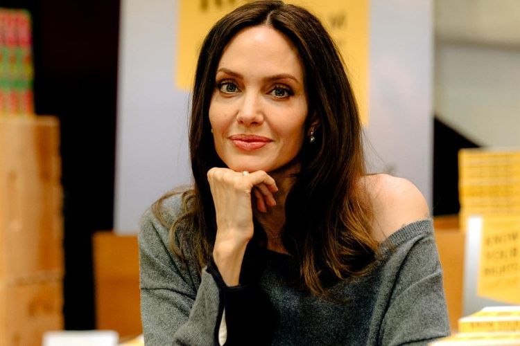 Angelina Jolie bikin bisnis fesyen berkelanjutan dengan misi kemanusiaan