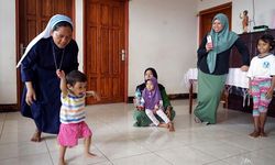 Kisah Bidan LKC Dompet Dhuafa Tangani Anak Kekurangan Gizi di NTT