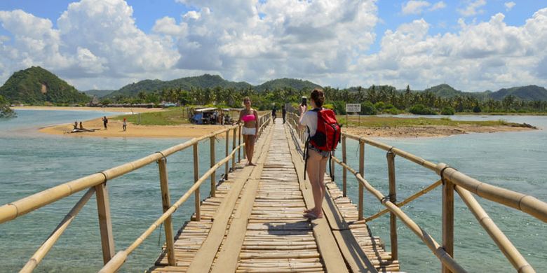 Kawasan Ekonomi Khusus (KEK) Mandalika mulai menancapkan diri sebagai salah satu destinasi wisata yang wajib dikunjungi pelancong saat bertandang ke Pulau Lombok, di Nusa Tenggara Barat.