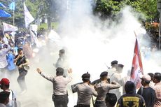 Demo Mahasiswa di Palembang Ricuh, Polisi: Tahan Emosi Adik-adik, Kita Ini Lagi Puasa