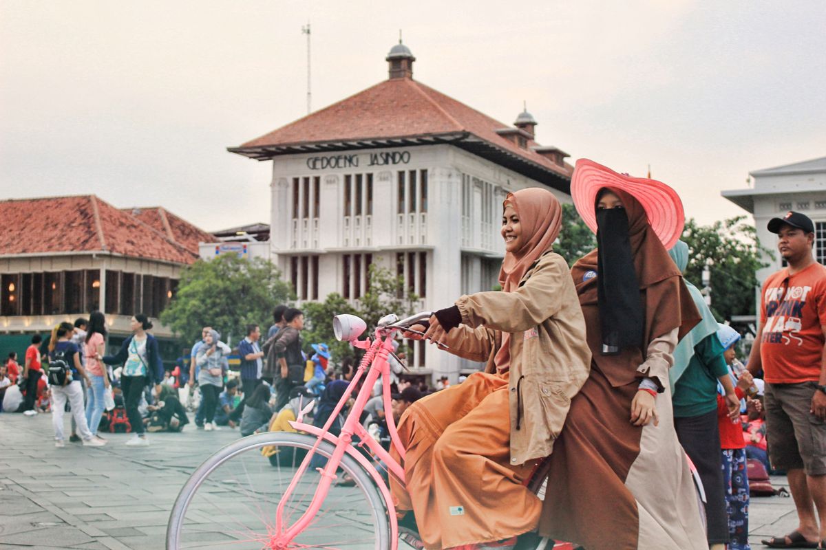 Ilustrasi wisatawan di Kota Tua, Jakarta Barat.