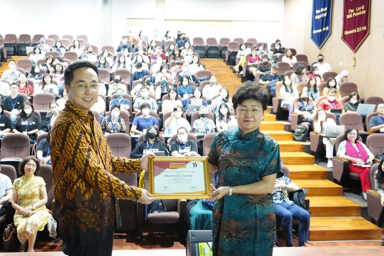 Association of National & Private Schools Indonesia (ANPS) bekerja sama dengan Bina Bangsa School untuk menyelenggarakan sebuah konferensi guru Bahasa Mandarin di Jakarta, pada Sabtu (6/5/2023).