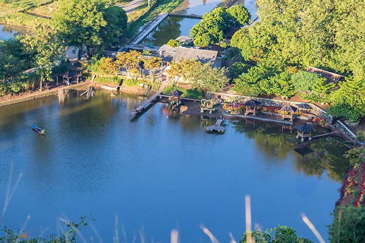 Telaga Claket dilihat dari Bukit Widodaren, Wonogiri.