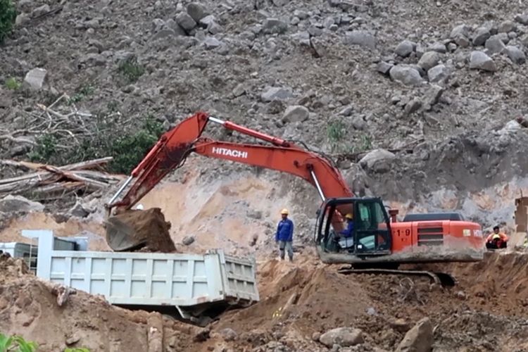 Lokasi bencana longsor yang berada di area pembangunan proyek PLTA Batang Toru, di Kelurahan Wek I, Kecamatan Batang Toru, Tapanuli Selatan. Hingga Rabu (5/5/2021), sudah 10 korban ditemukan. Dan salah satunya diduga pekerja asing (TKA) yang sebelumnya dikabarkan hilang.