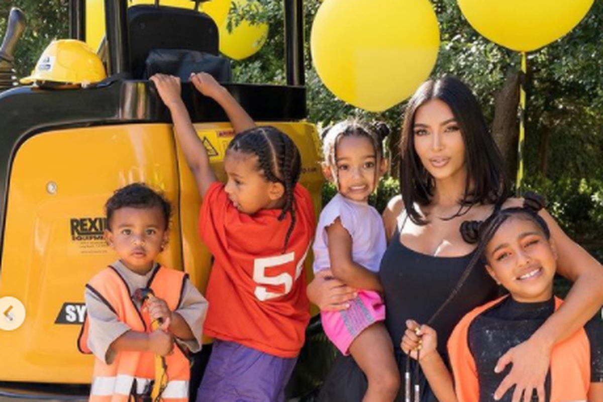 Kim Kardashian dan anak-anaknya