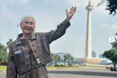 Amah How to Make Millions Before Grandma Dies ke Indonesia, Berfoto di Monas