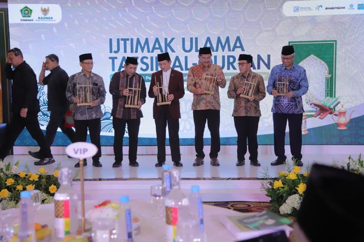 Kementerian Agama (Kemenag) mengadakan Ijtimak Ulama Tafsir Al-Qur'an sebagai forum uji publik untuk penyempurnaan tafsir yang sedang dalam proses pembaruan. Kegiatan ini berlangsung di Jakarta dari Rabu hingga Jumat, 19 hingga 21 November 2025.
