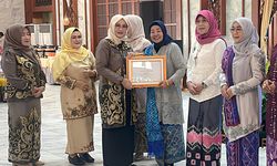 Keterlibatan Perempuan Tinggi, Kabupaten HST Terima Penghargaan PK2D Kategori Utama 2024