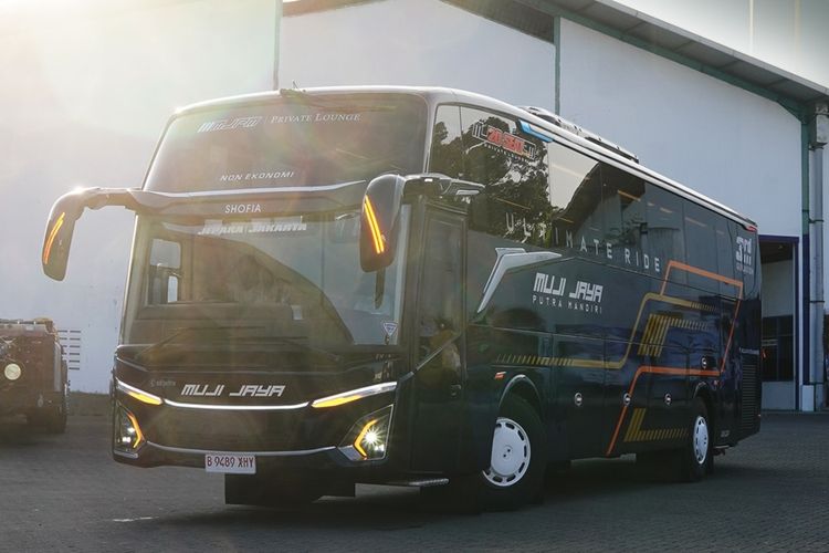 M20 Seat Private Lounge: Bus Mewah PO Muji Jaya Jakarta-Jepara