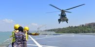 Jelang Kedatangan Garibaldi, TNI AU Uji Kemampuan Helikopter Mendarat di Kapal Perang 
