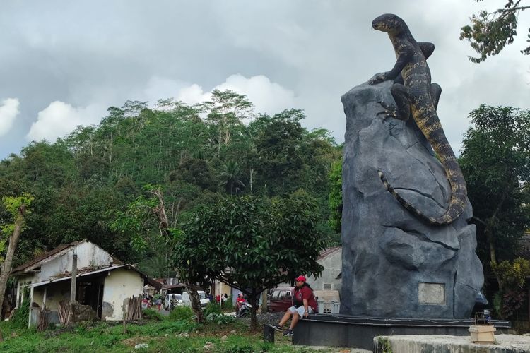 FOTO Patung Biawak Wonosobo yang Jadi Sorotan dan Buat Pengendara Terkesima