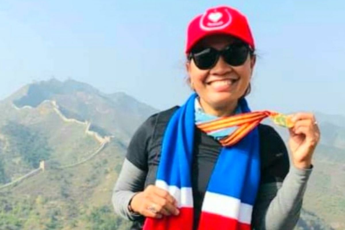 Ayu Kembarati participates in the Great Wall of China Challenge following a fundraising activity for OTIS Foundation. 