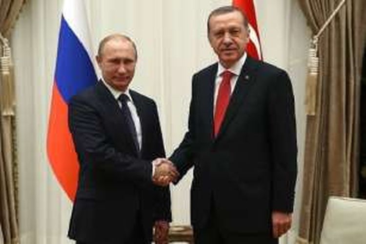 Presiden Rusia Valdimir Putin (kiri) dan Presiden Turki Recep Tayyip Erdogan.