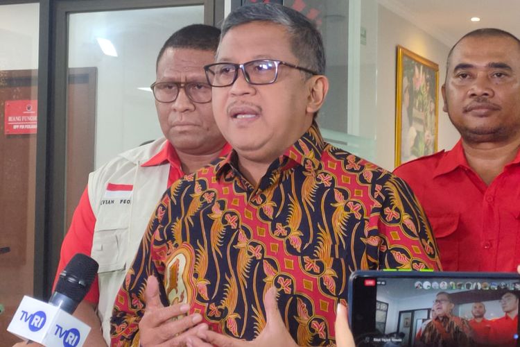 Sekretaris Jenderal PDI-P Hasto Kristiyanto ditemui di Sekolah Partai PDI-P, Lenteng Agung, Jakarta, Kamis (2/3/2023).