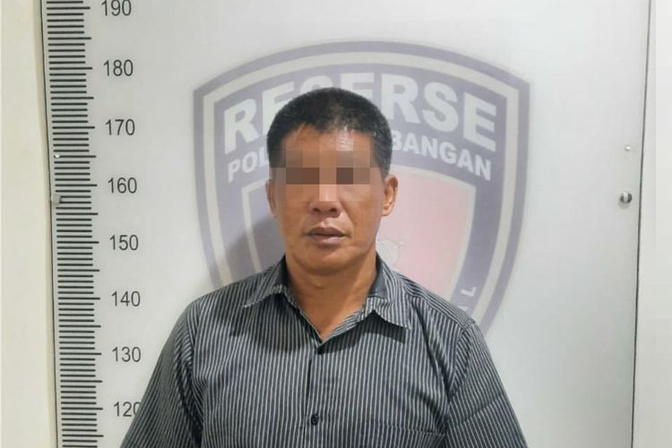 Pelaku pelecehan seksual anak di bawah umur berinisial ML (49) yang ditangkap oleh Polsek Kembangan, Sabtu (17/10/2020). ML diketahui telah melakukan aksinya sebanyak lebih dari 20 kali.