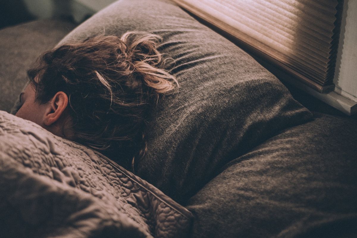 Ilustrasi tidur. Gangguan tidur, terutama di malam hari, seperti kurang tidur, dapat menyebabkan masalah kesehatan serta risiko terkena stroke.