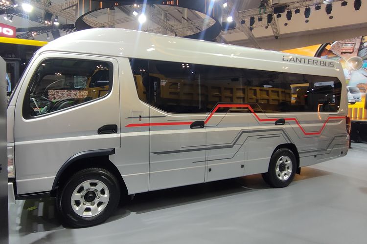 Mitsubishi Fuso Canter Bus di GIIAS 2023
