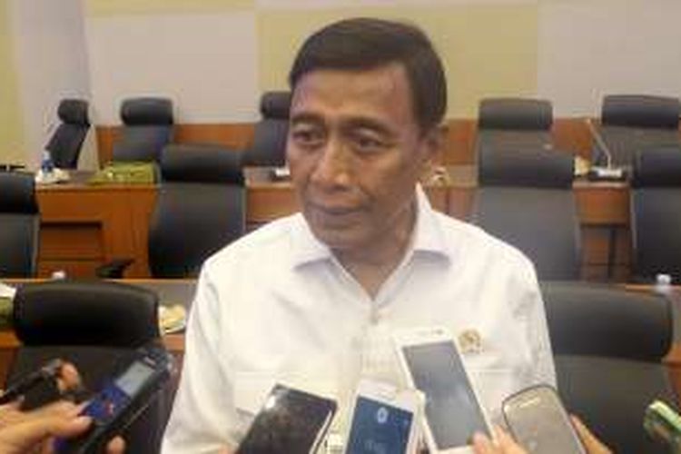 Menko Polhukam Wiranto saat ditemui usai mengikuti rapat kerja Badan Anggaran DPR RI tentang RKA-KL Kementerian Koordinator di Ruang Sidang Banggar DPR RI, Kompleks Parlemen, Senayan, Jakarta, Rabu (14/9/2016).