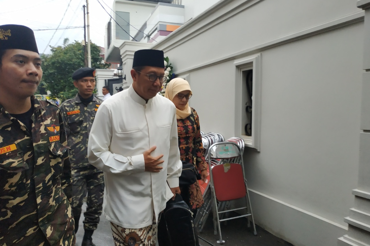Mantan Menteri Agama Lukman Hakim Saifuddin tiba 