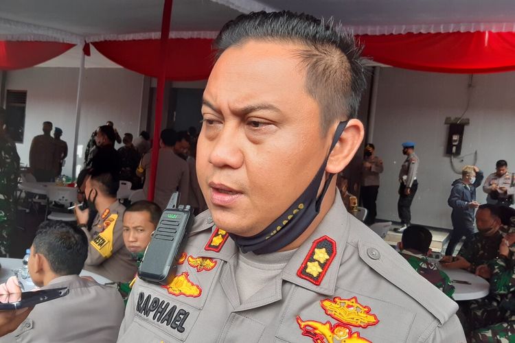 Kapolres Sragen, AKBP Raphael Sandhy Cahya Priambodo ditemui dalam acara Tactical Floor Game dalam rangka Sispamkota untuk Menghadapi Situasi Kontijensi (Konflik Sosial Dampak Wabah Covid-19) di Solo, Jawa Tengah, Selasa (2/6/2020).