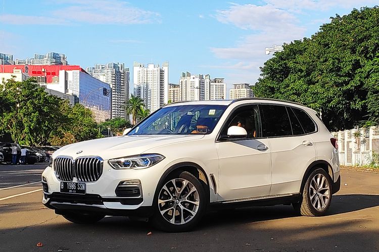BMW X5 diperkenalkan BMW di Indonesia. Unit ini sudah CKD di Sunter Jakarta Utara