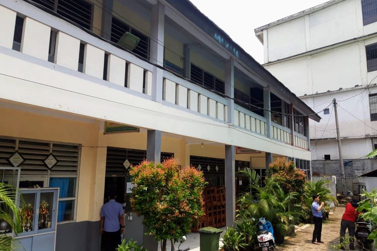 Kondisi Gedung SMK Negeri 6 Tangerang Selatan di Jelupang, Serpong Utara, Selasa (7/9/2021).