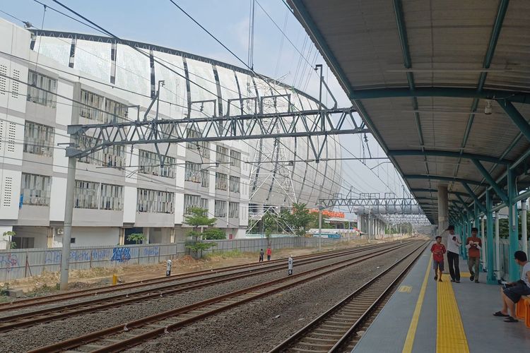 Stasiun JIS Beroperasi, Penumpang Keluhkan Harus Transit di Tanjung Priok