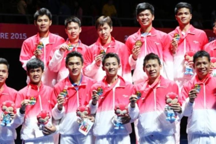 Tim Putra INdonesia meraih emadli emas bulu tangkis beregu putera ajang SEA Games XXVIII/2015