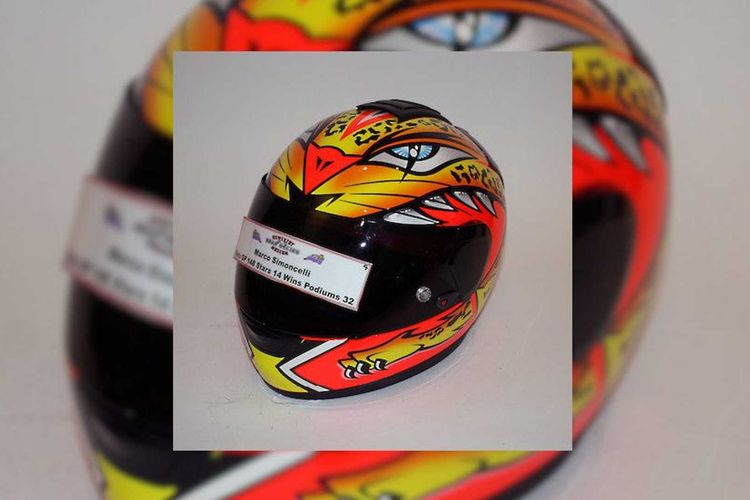 Helm Marco Simoncelli yang dilelang.